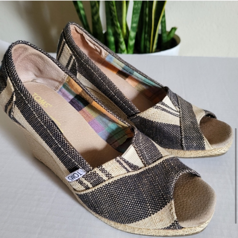 TOMS Women's Striped Black and Tan Wedges